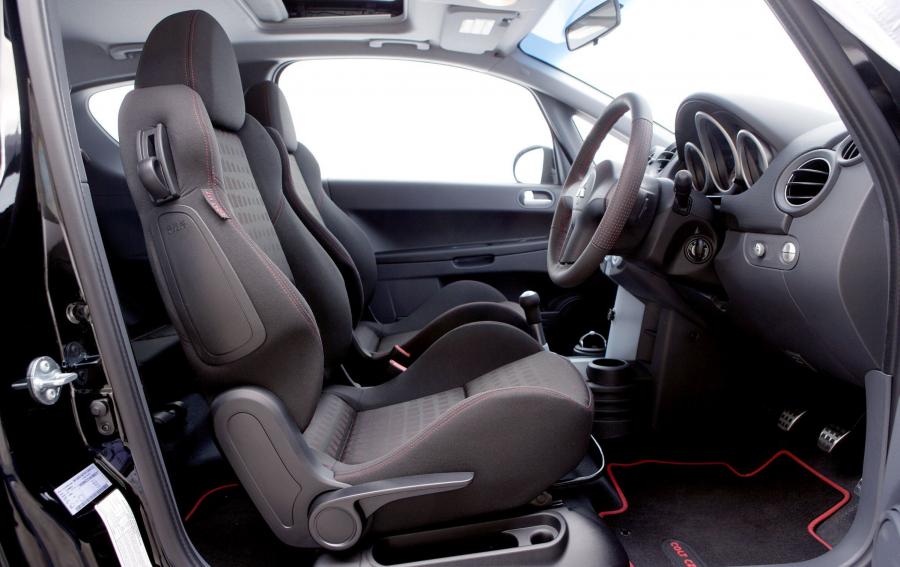  Mitsubishi Colt CZT 2005 года  (фото 9 из 31)